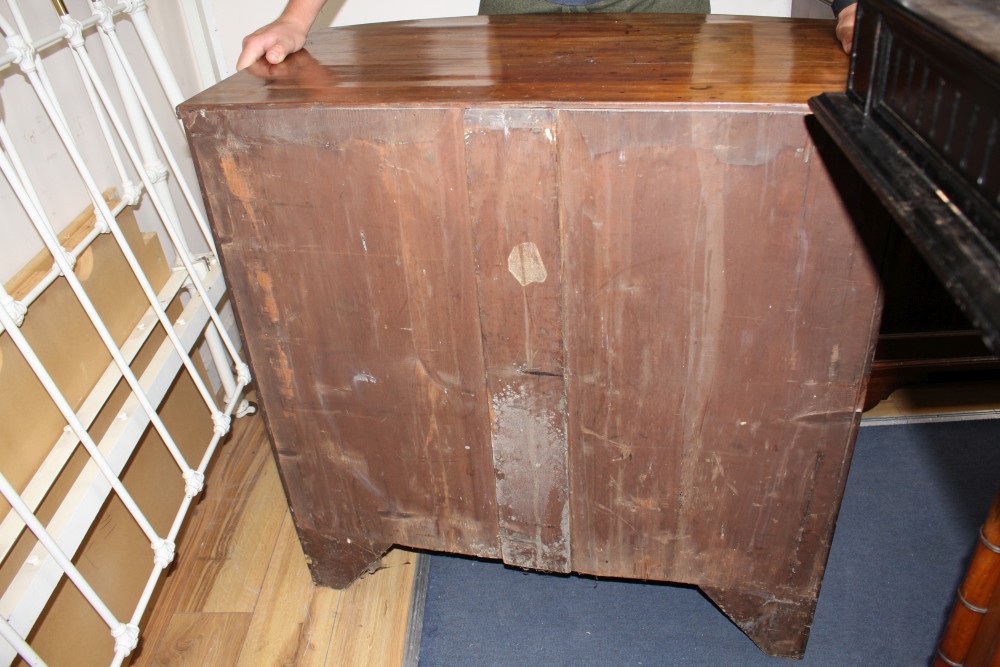 A Regency mahogany bowfront chest of two short and two graduated long drawers, on swept bracket feet, W.92cm D.50cm H.93cm